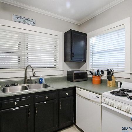 Sandys Dream Walk To North Beach Lower Apartment Tybee Island Exteriör bild